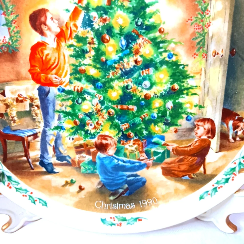 Vintage Royal Doulton Family Christmas 1990 China Plate | EUC